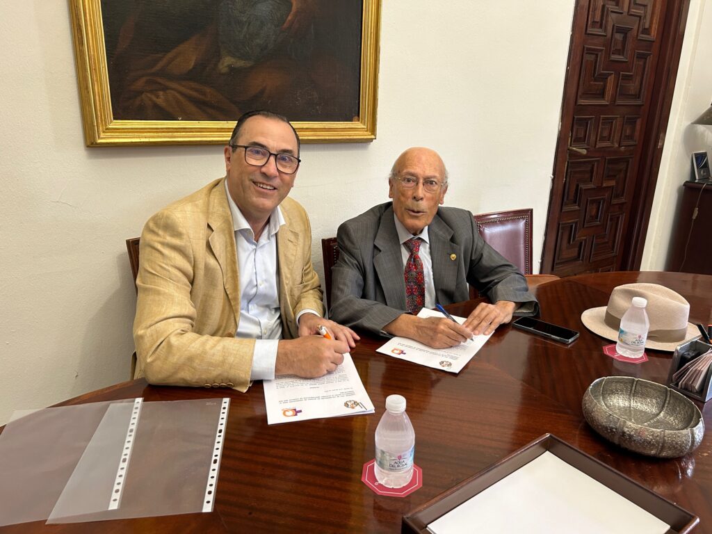 Firma del convenio. D. Agustín García Asuero (presidente de la AIF) y D. Jesús Sánchez Bursón (presidente de MQF)